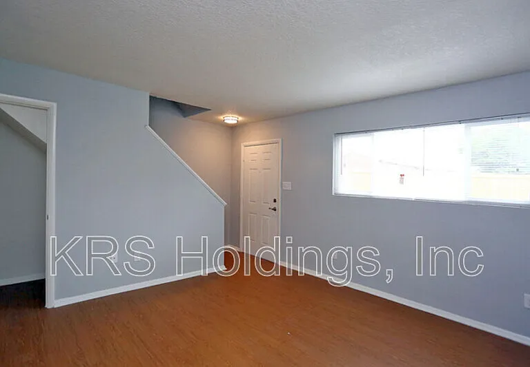 861 41st St — Photo 3
