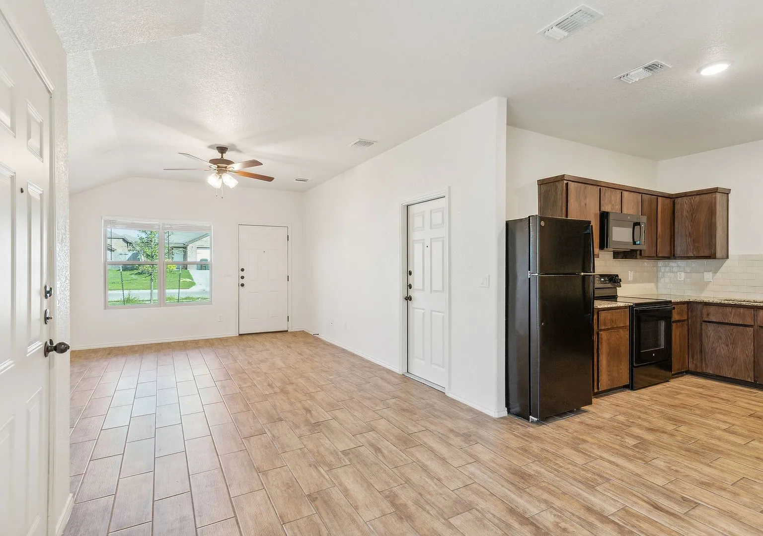Modern 3-Bedroom Duplex in Temple with Spacious Layout — Photo 2