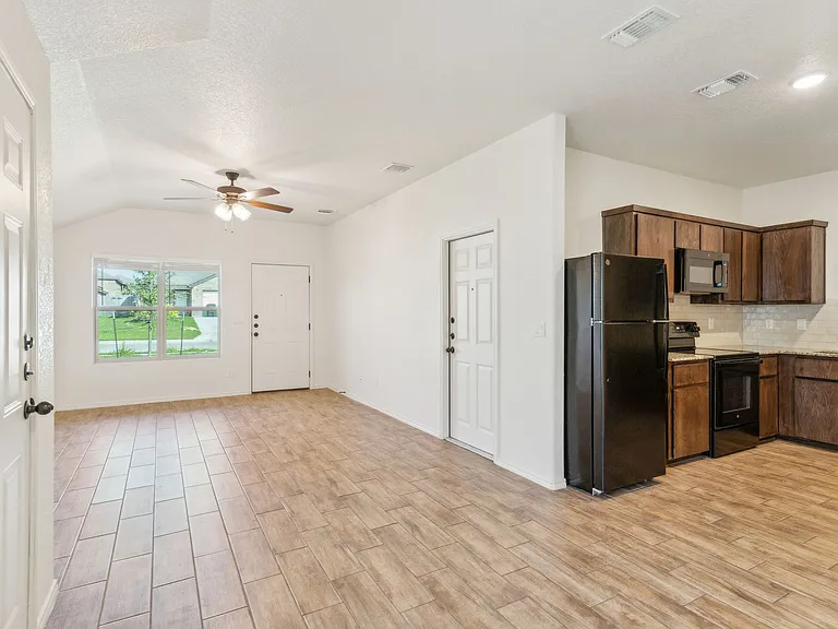 2416 Alterman Dr #A — Photo 2