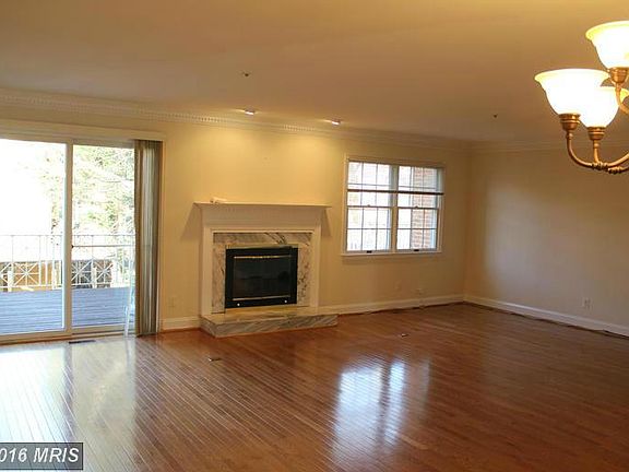 4th image of 30 Sterling Ct