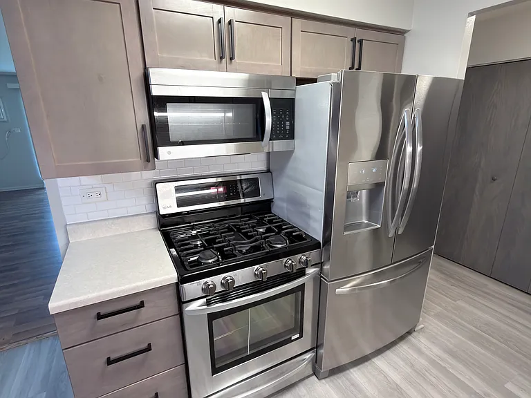 Belmont Station Apartments — Photo 9