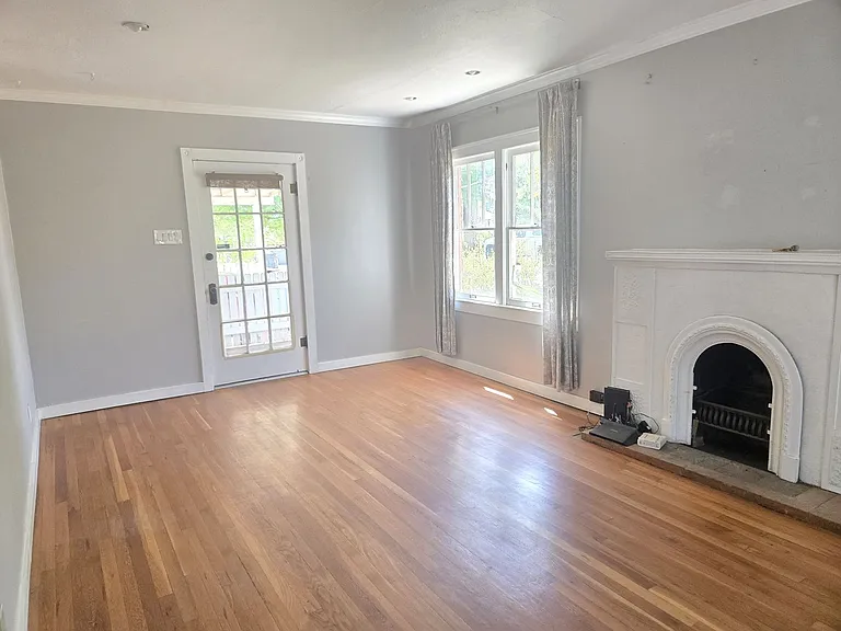 1406 E Earll Dr — Photo 4