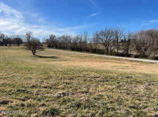 1325 E Chestnut St, Carthage, MO 64836