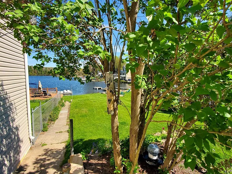 1349 Beach Dr — Photo 24