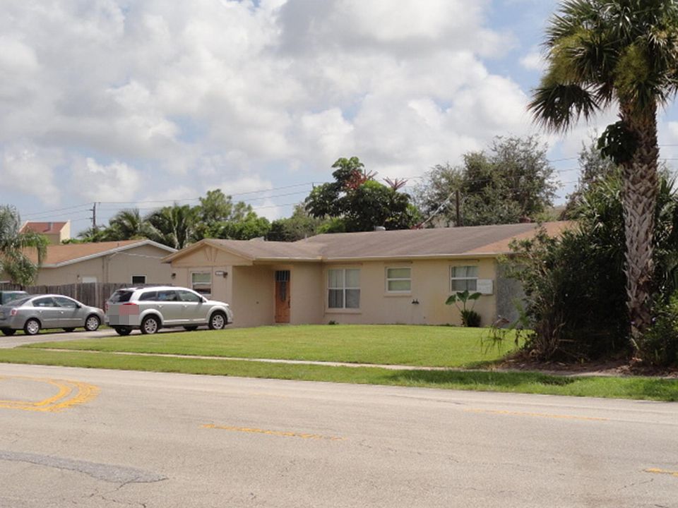 2nd image of 3454 Pinehurst Dr