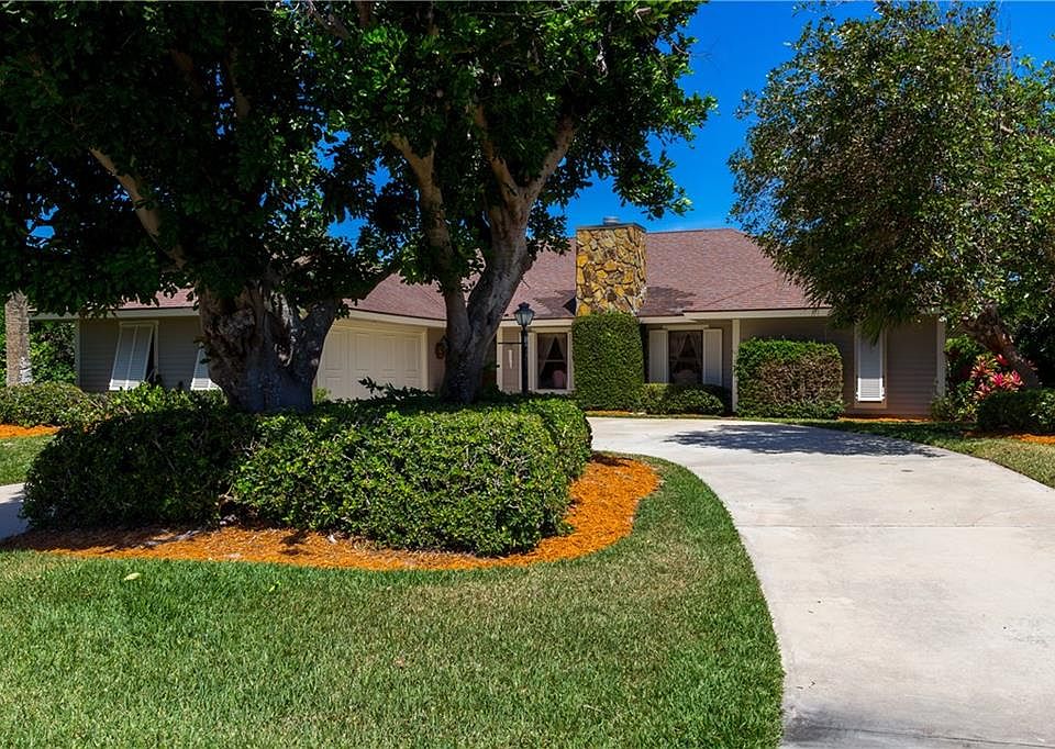 1st image of 1556 Shorelands Dr E