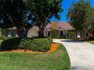 1556 Shorelands Dr E, Vero Beach, FL 32963