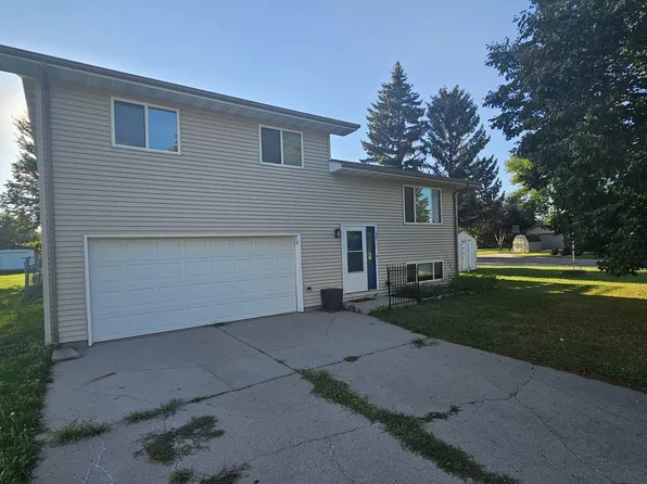 2211 Skyline Dr, Minot, ND 58703