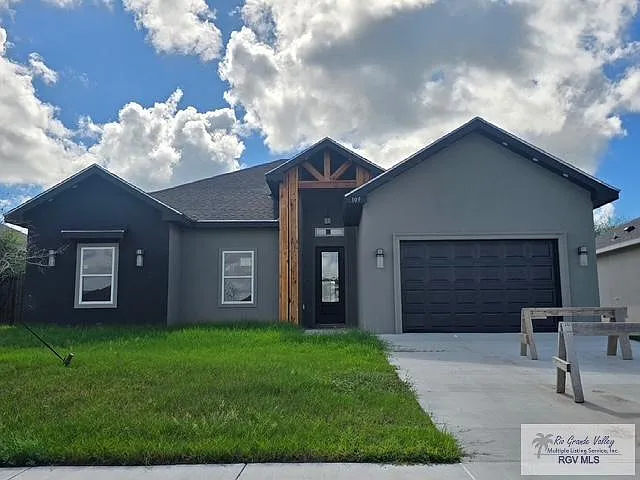 3 bed, 2.0 bath, 1611 sqft, $2,300 — Photo 1