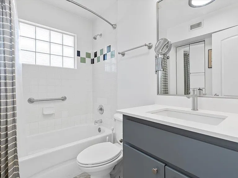 1422 Collier St #103 — Photo 16