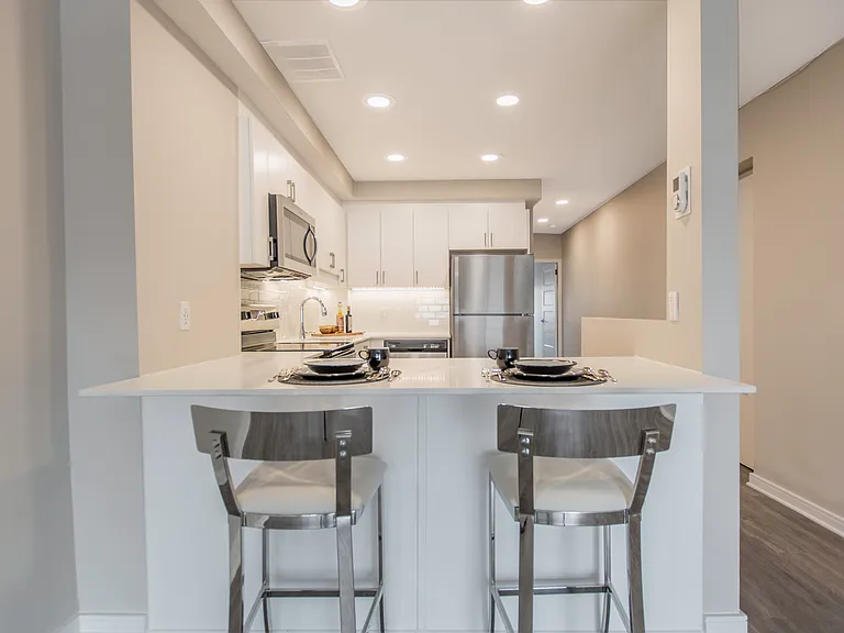420 Gilmour St #606 — Photo 4