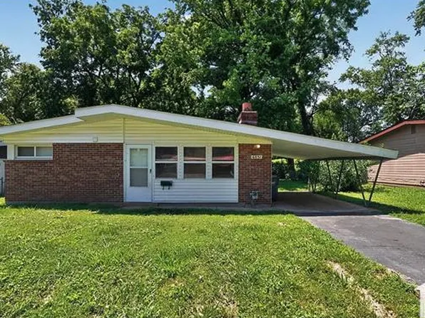 6851 Woodhurst Dr, Saint Louis, MO 63134