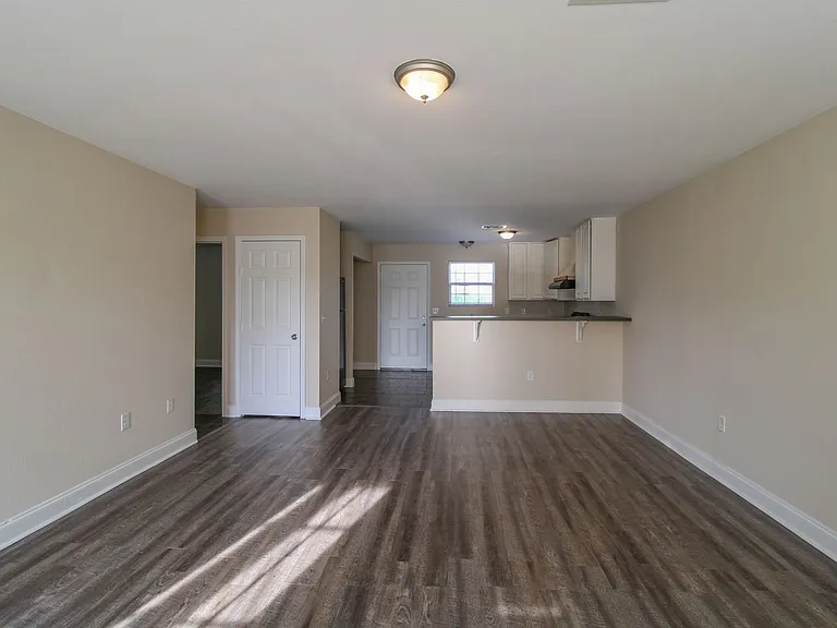 140 Meadows Ln — Photo 7