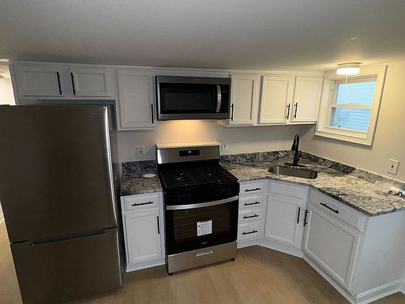 2nd image of 106 Railroad Ave #6