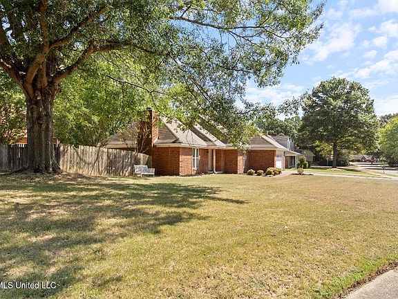 5th image of 838 Cloverleaf Dr