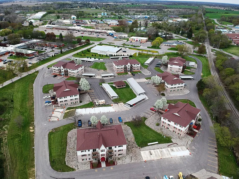 Country Village Apartments — Photo 2