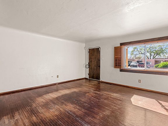 3rd image of 740 Valencia Dr SE