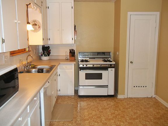 3rd image of 102 Begonia Ln