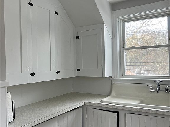 4th image of 134 Bay State Rd #2