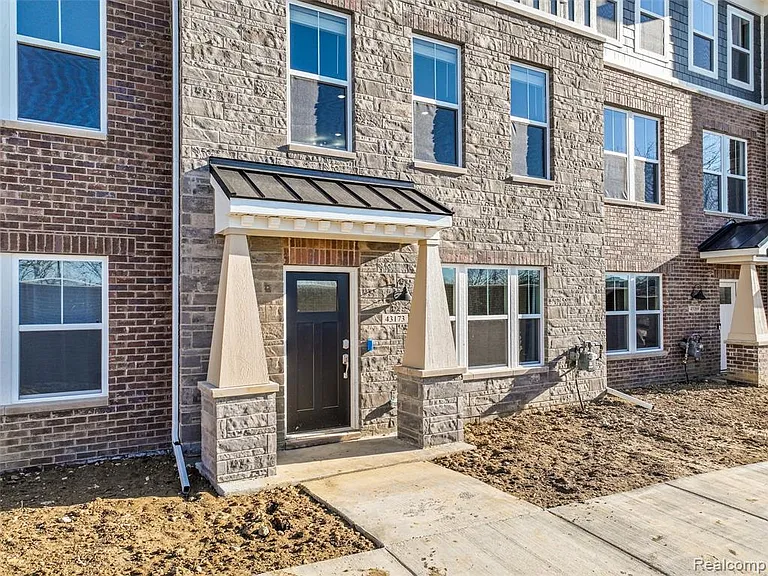 43173 Atwood Ave — Photo 5