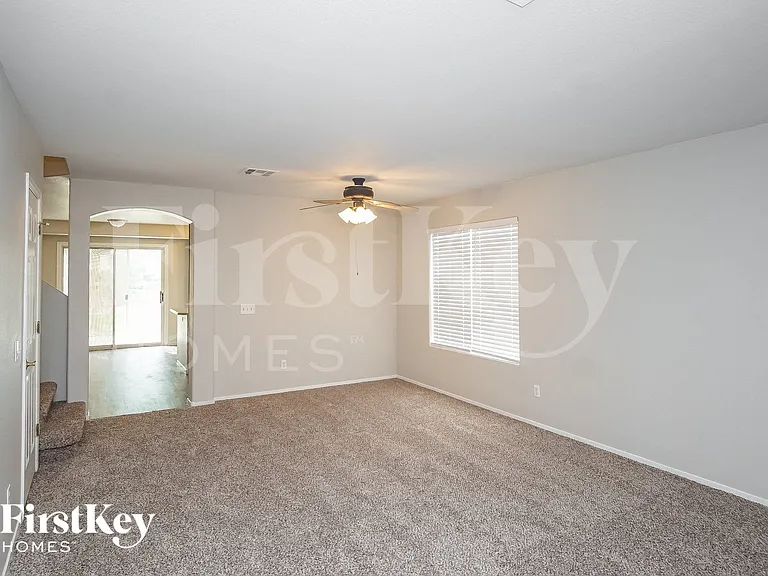 985 Blue Lantern Dr — Photo 2