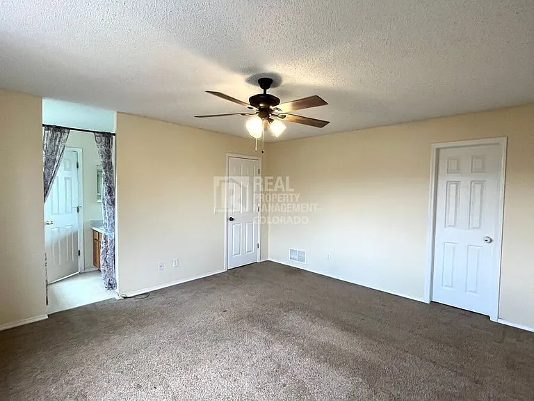 1067 Clogger Ln — Photo 12