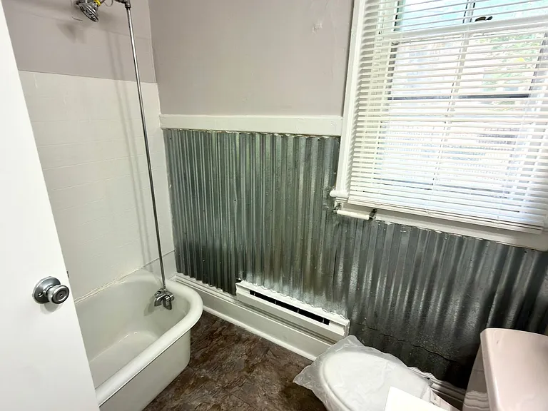 196 N Goodman St — Photo 24