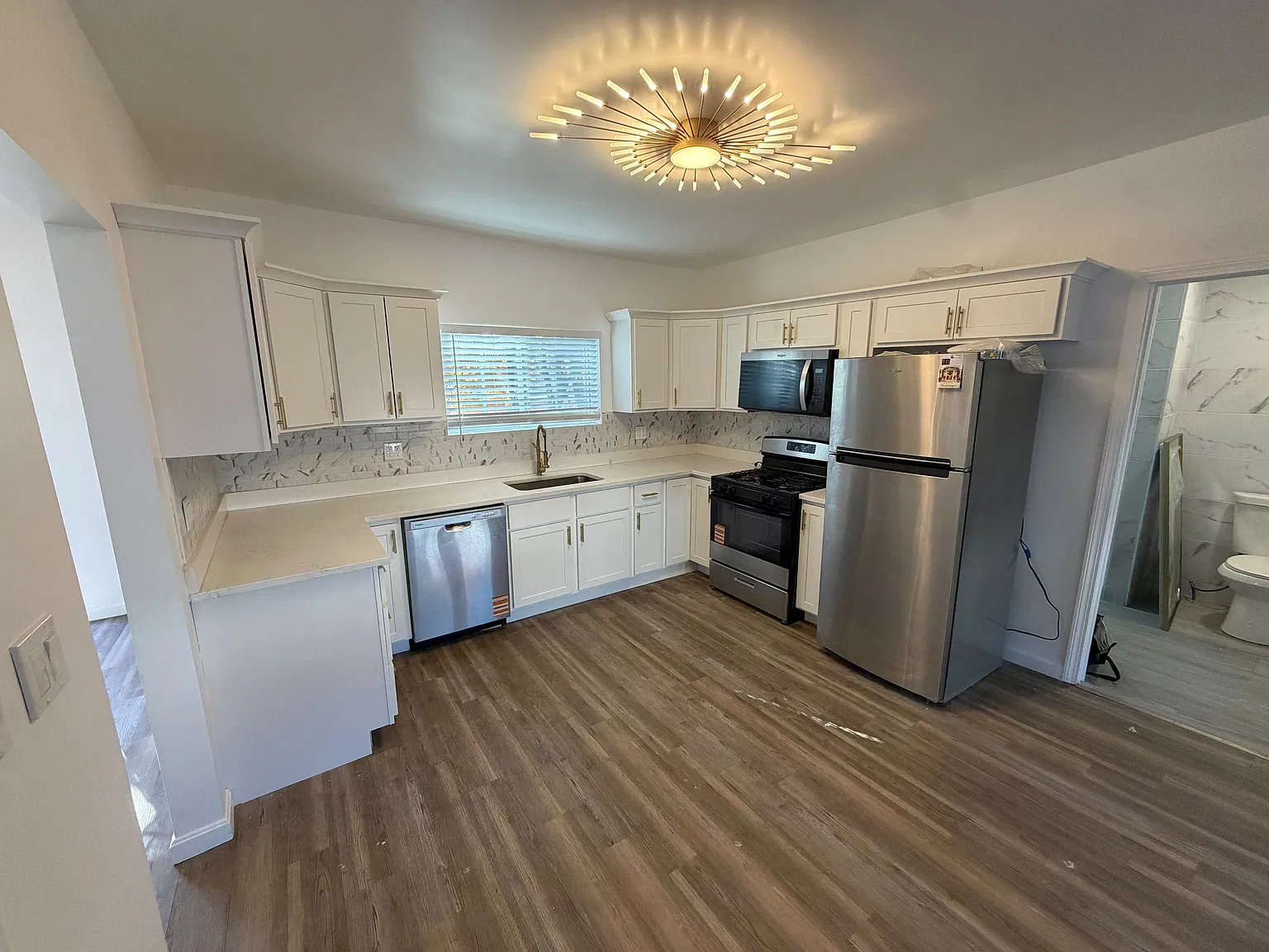 5 bed, 2000 sqft, $4,250 — Photo 4
