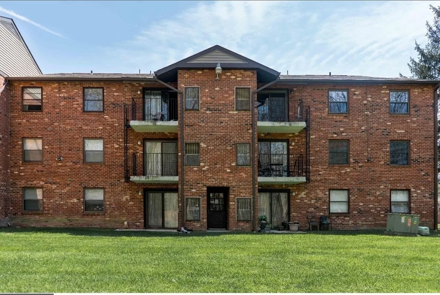 11 Dover Hall — Photo 1
