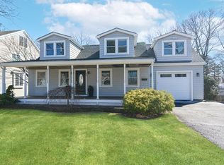 86 Grosvenor Rd, Needham, MA 02492