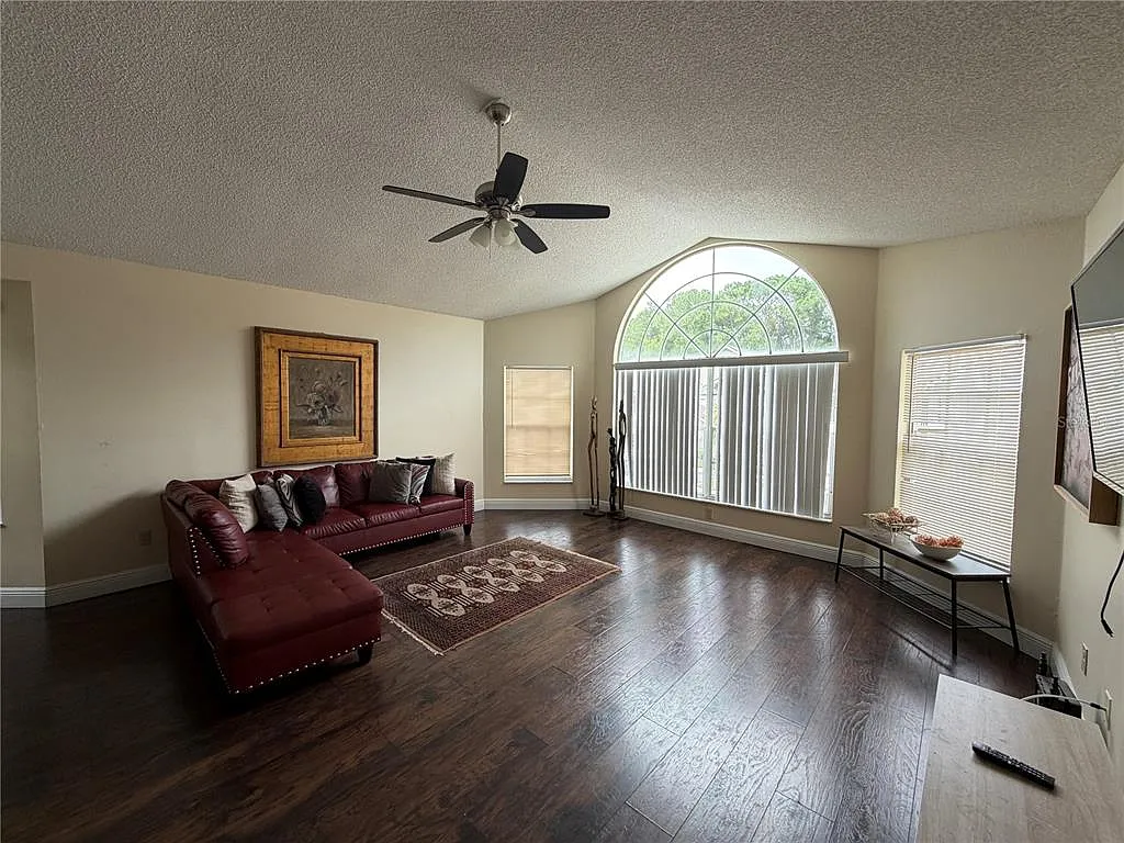 3 bed, 2.0 bath, 1350 sqft, $1,750 — Photo 2