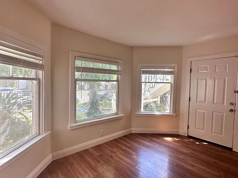 12th & E St 4-Plex — Photo 9