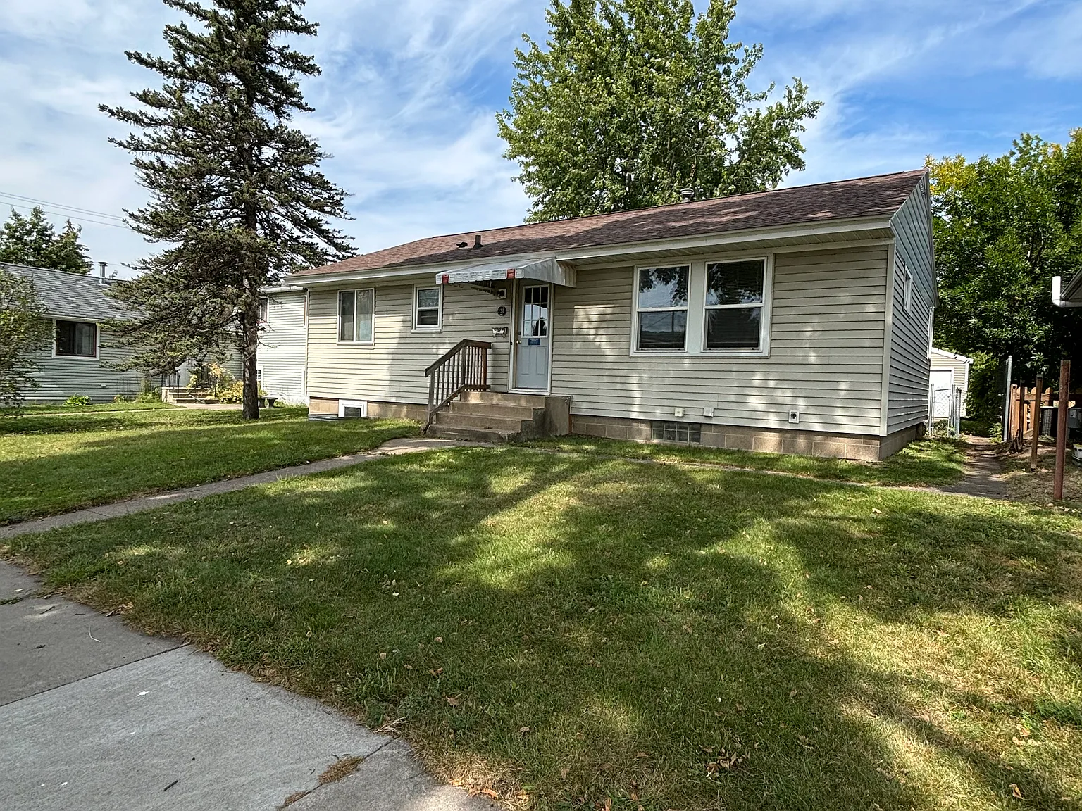 5 bed, 1500 sqft, $1,875 — Photo 3