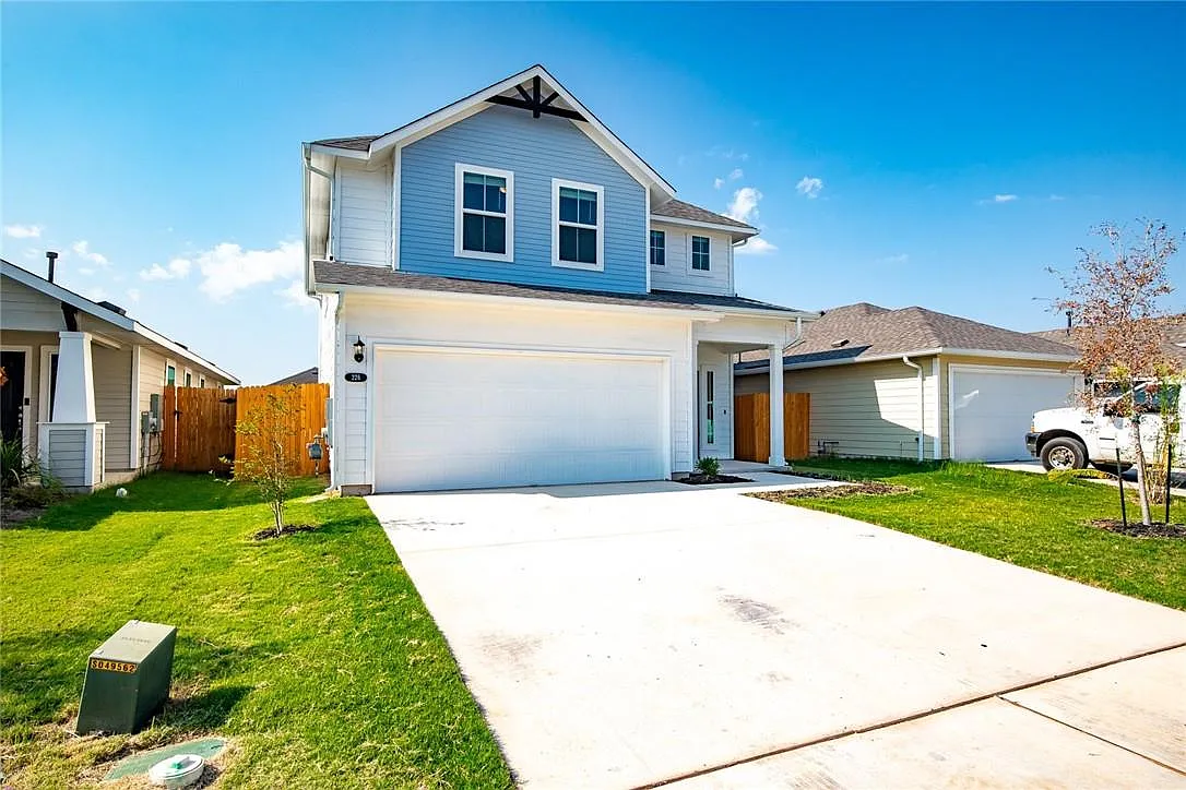 3 bed, 2.5 bath, 1796 sqft, $2,050 — Photo 3
