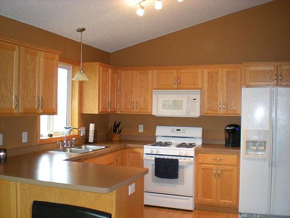 3rd image of 901 Isanti Pkwy NW