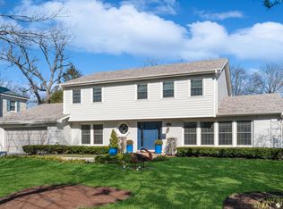 452 Lakeside Manor Rd, Highland Park, IL 60035