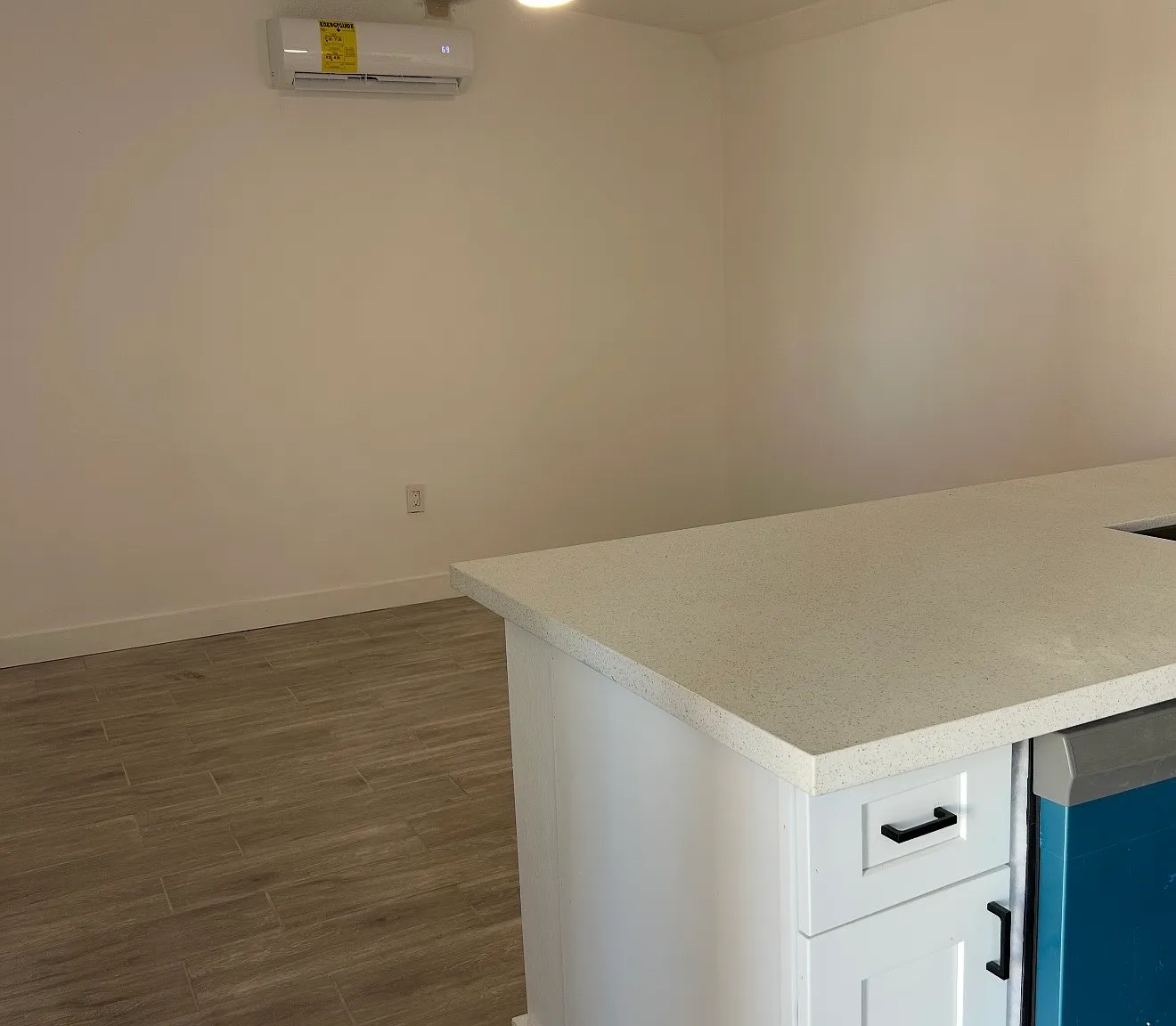 Studio, 400 sqft, $900 — Photo 4