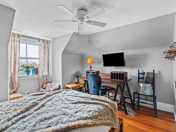 3rd image of 4115 Shenandoah Ave Unit B