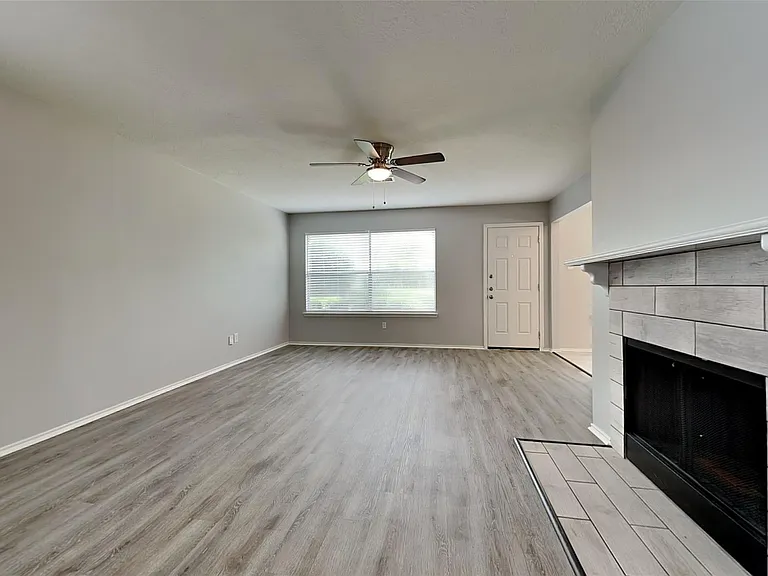 26010 Richards Rd — Photo 2