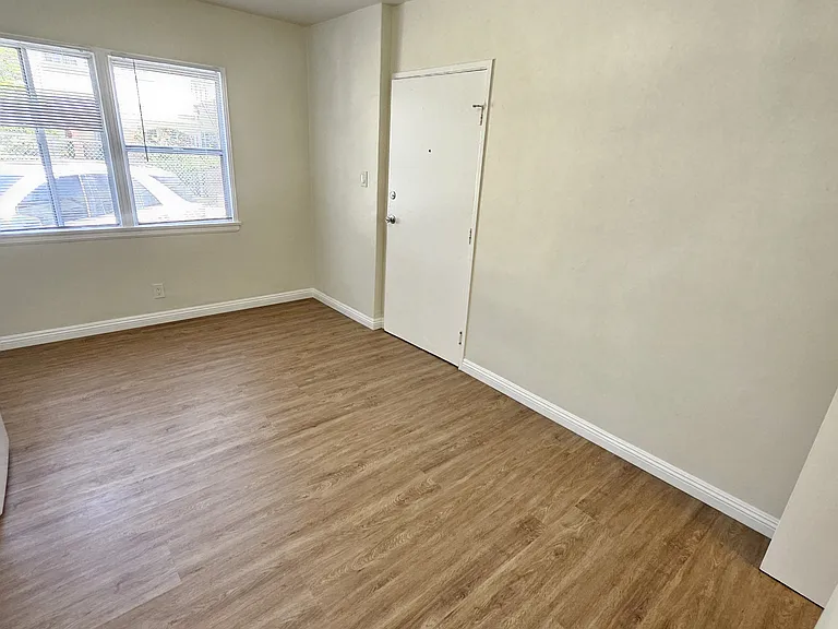 527 N Alexandria Ave #2 — Photo 5