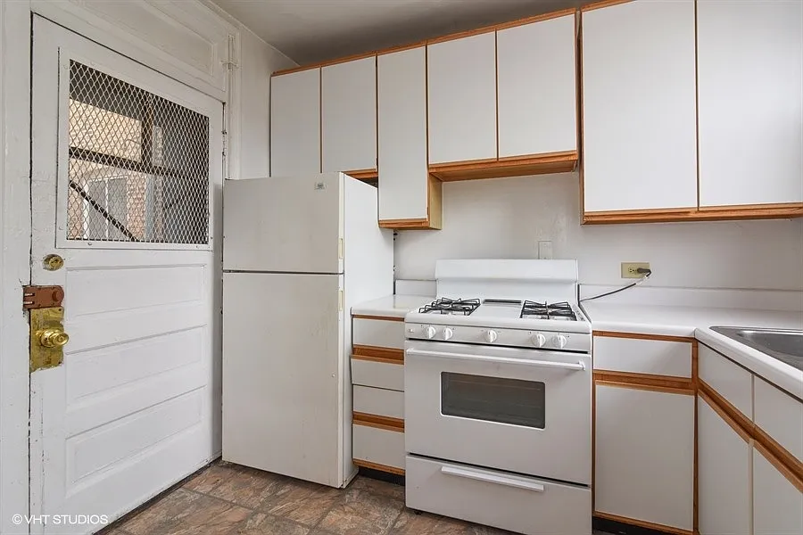 Building Photo - 4441 N Wolcott Ave #3E