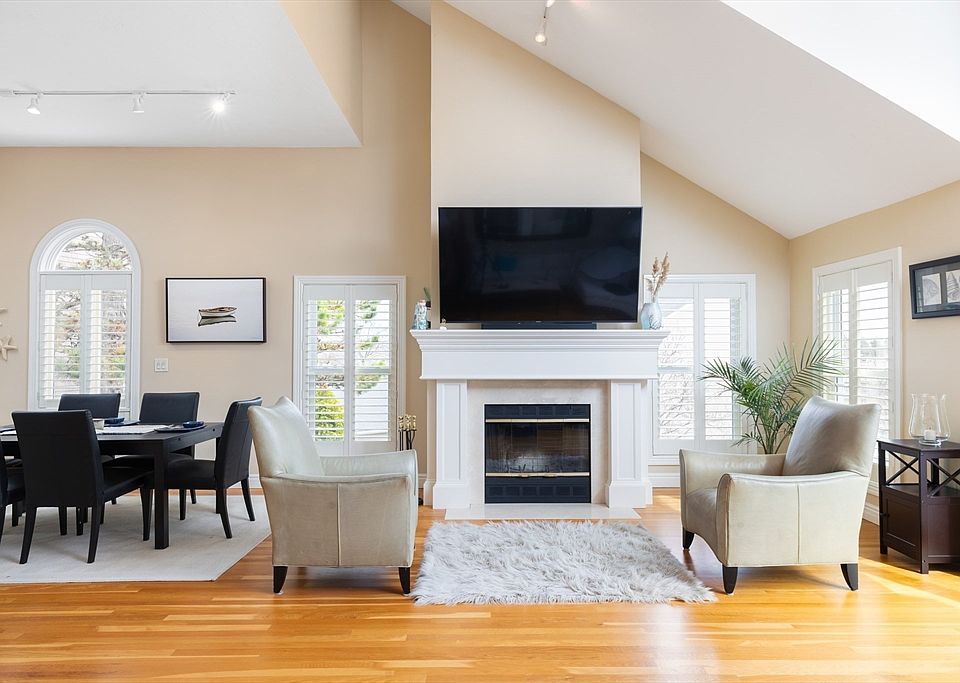 1st image of 7 Cutter Ln #7