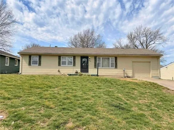 207 N 18th St, Leavenworth, KS 66048
