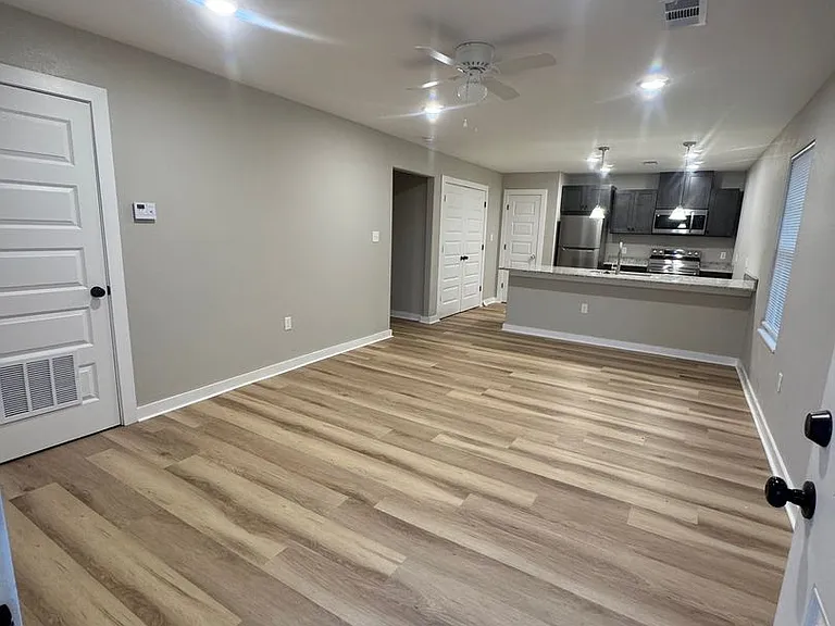 3802 Hollis Dr — Photo 2