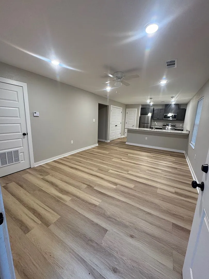 Building Photo - 3802 Hollis Dr