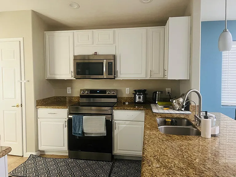 743 W Oxford Ln — Photo 8