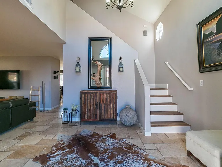 1432 Desert Hills Dr — Photo 3
