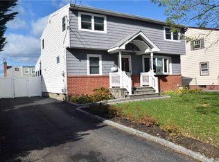 15 Midwood Ave, Farmingdale, NY 11735