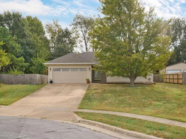 1560 S Timbercreek Avenue, Springfield, MO 65807