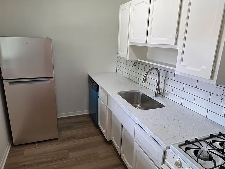 1136 Highland St #F — Photo 5